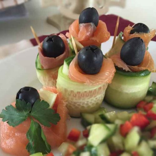 smoked-salmon-cucumber-rolls