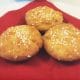 low-carb-sesame-seed-garlic-almond-buns